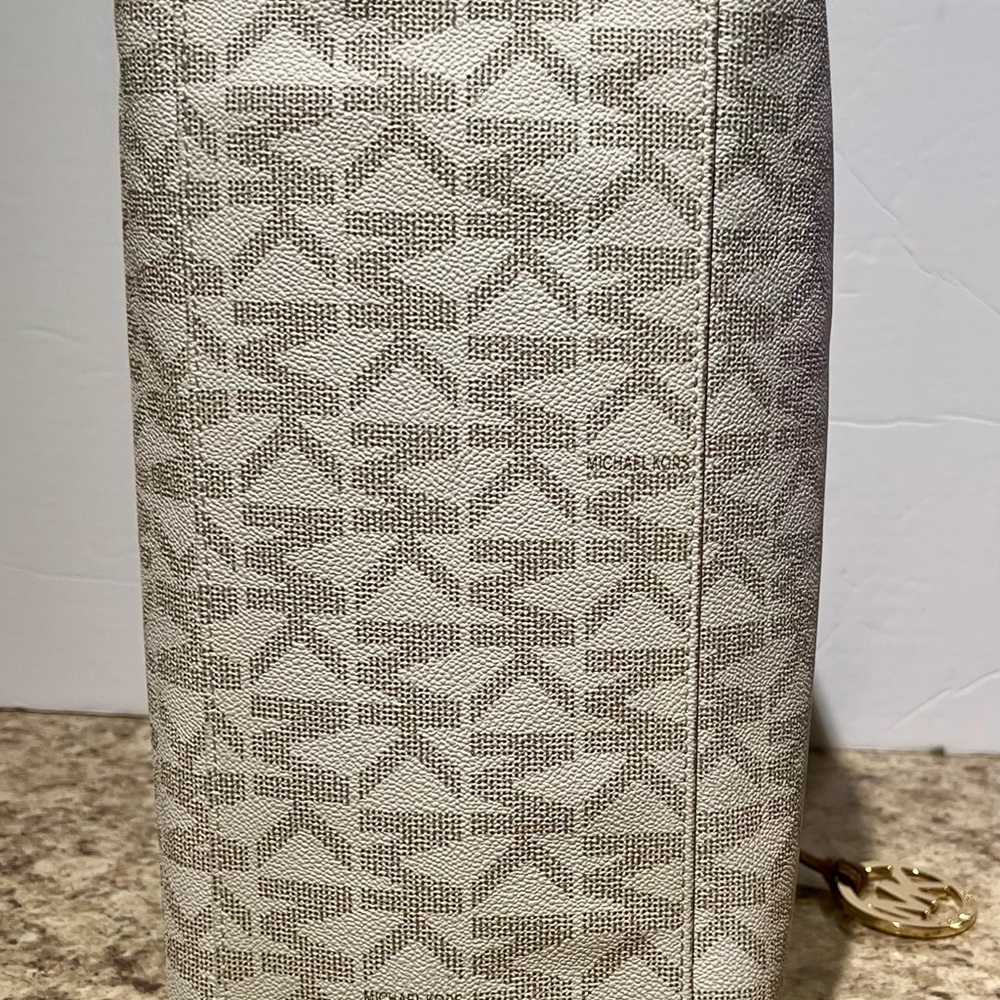 New, Light Brown, Purse By Michael Kors. FREE, Second, MK Gold Logo Ring. - Picture 10 of 13